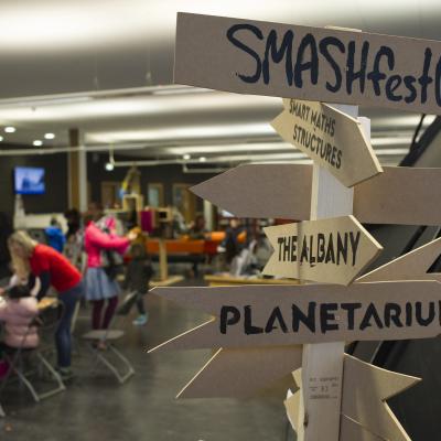 Sign post with SMASHfestUK pointing right